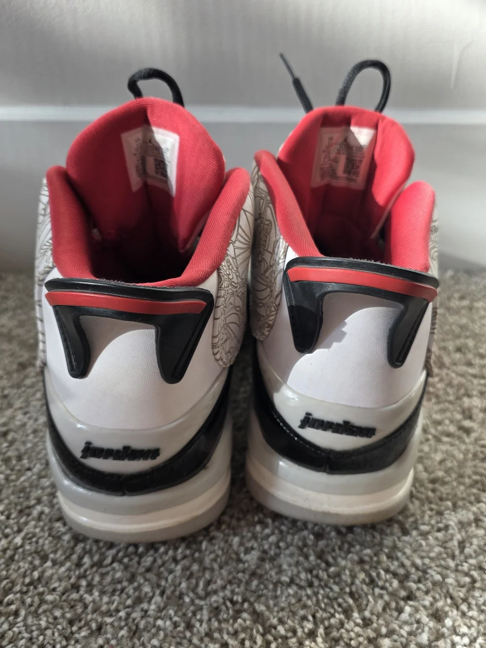 Jordan Men’s White/Black/Red Retro Basketball Shoes